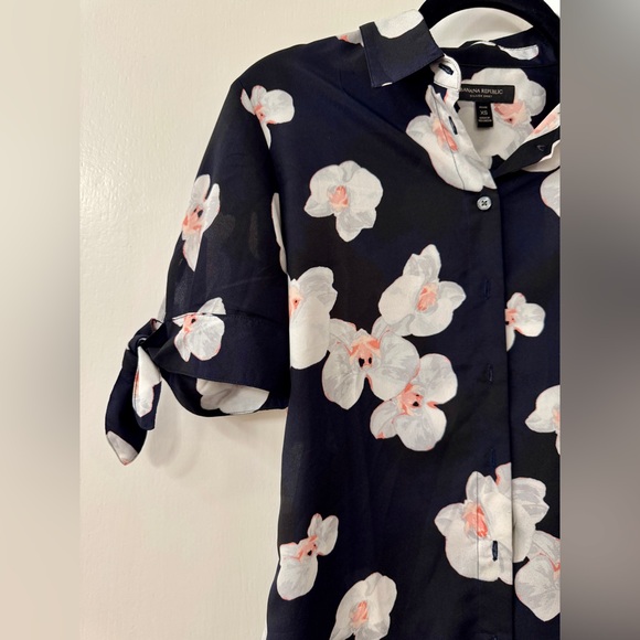Banana Republic Button Up Floral Blouse - Picture 3 of 5